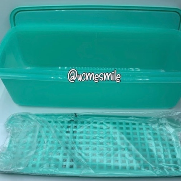 Tupperware Large Celery / Produce / Bread Keeper - Picture 2 of 5